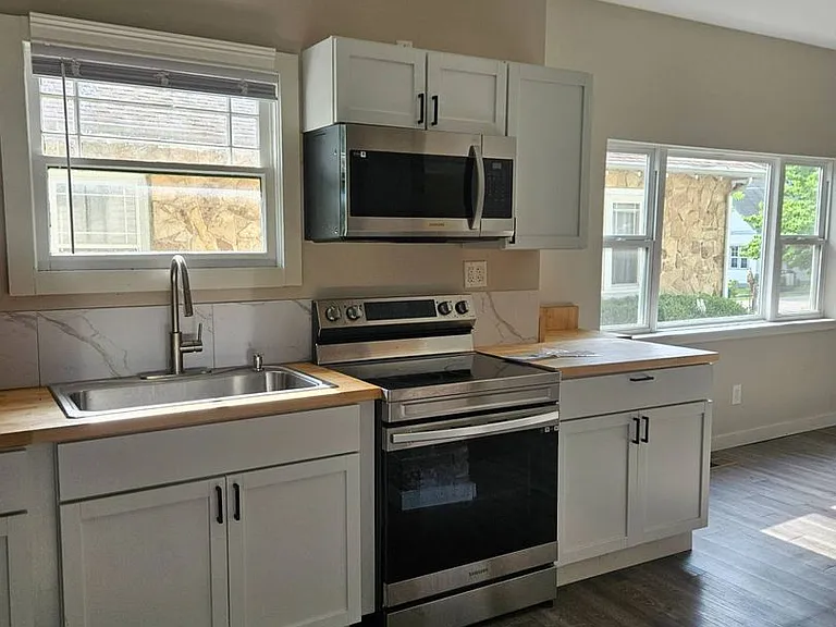 812 W Pershing St — Photo 5