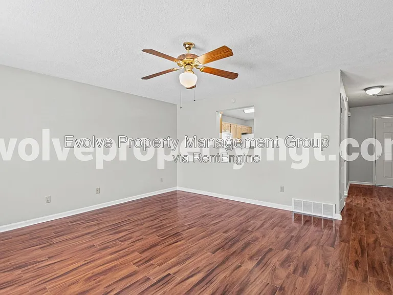 8363 Creek Front Dr — Photo 4