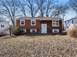 152 Oakside Ln, Saint Louis, MO