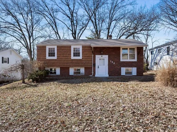 152 Oakside Ln, Saint Louis, MO 63122