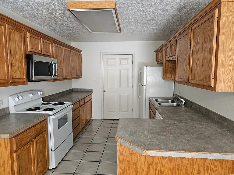 816 S Elgin Ave #2 — Photo 3