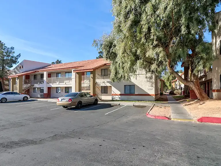 Maverick Apartments — Photo 1