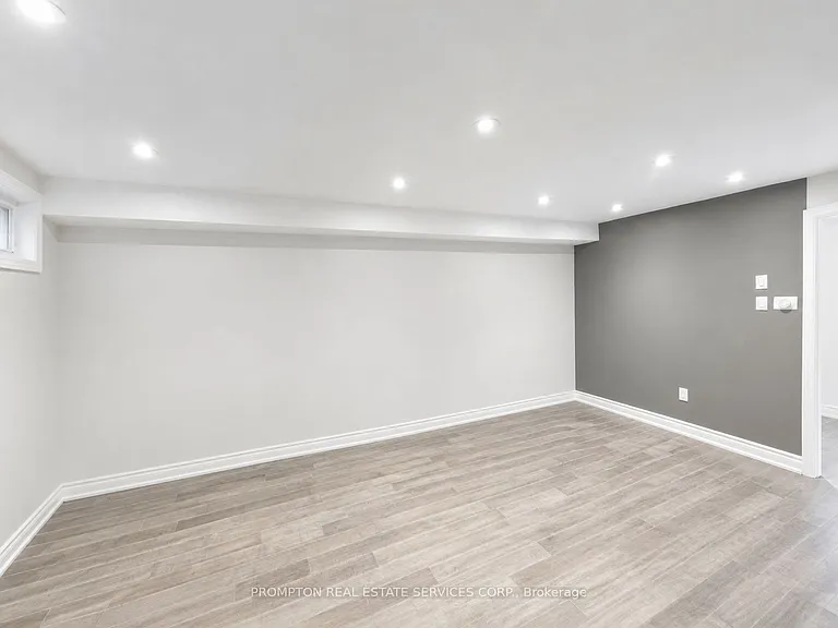 108 Parktree Dr — Photo 3