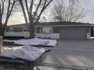 924 S 41st St, Manitowoc, WI 54220