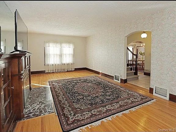 5th image of 601 Wadsworth St