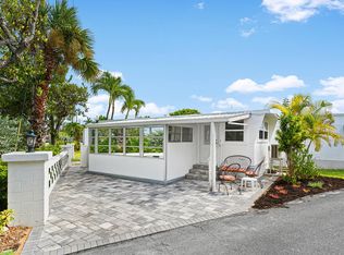 21 Bamboo Drive #CD, Briny Breezes, FL 33435