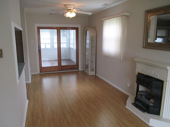 4th image of 236 Roseann Ave