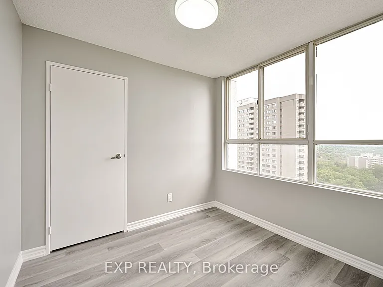 3695 Kaneff Cres #1404 — Photo 22