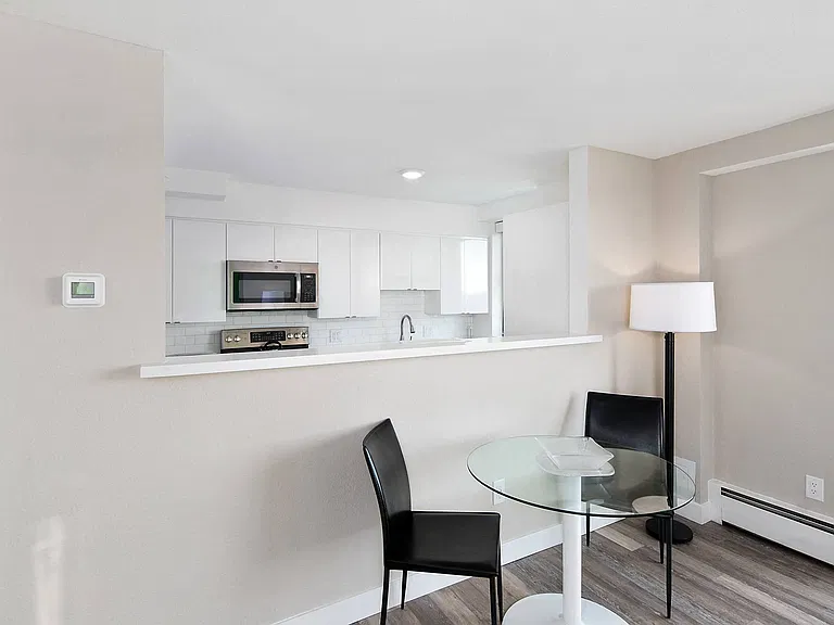 1000 Chestnut Street Apartments — Photo 15