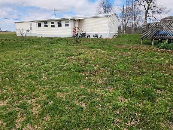 4th image of 842 Riddle Rd