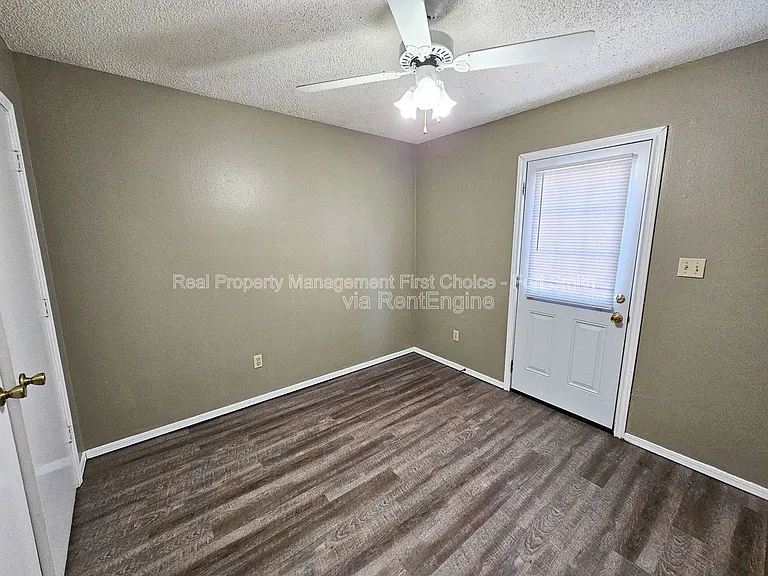 6719 Independence St — Photo 13