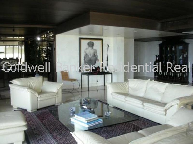 2nd image of 10155 Collins Ave #Penthouse 09