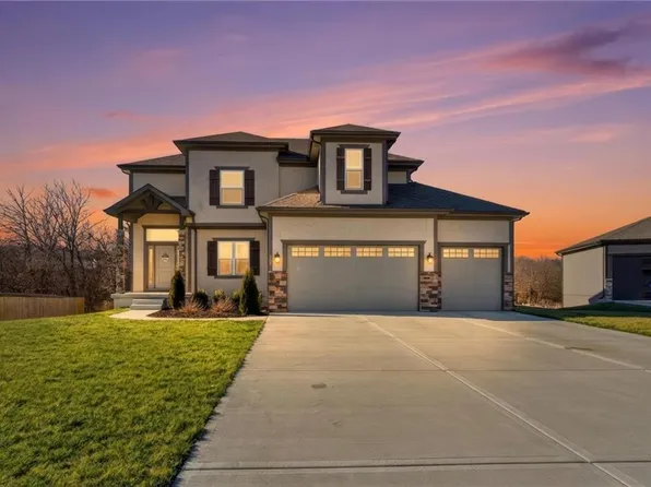 308 E Oak St, Lone Jack, MO 64070