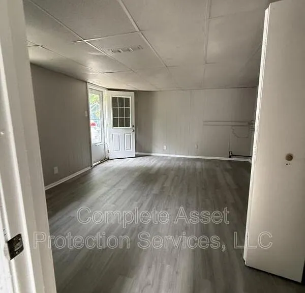 430 Woodlawn Ave — Photo 4