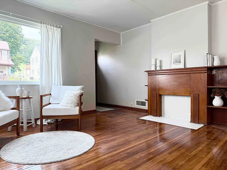 118 Marks Ave #1 — Photo 2