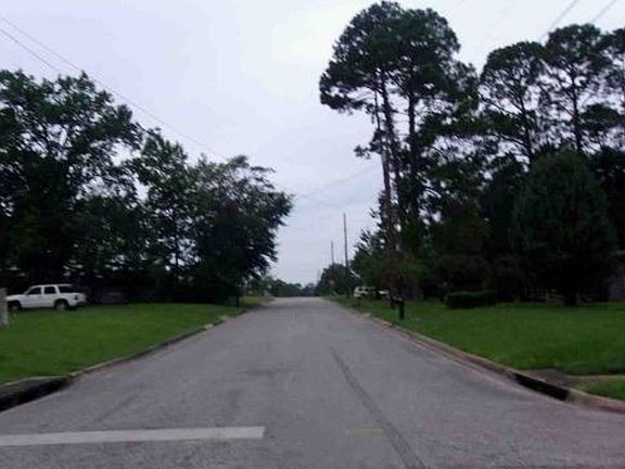 Exterior Neighborhood (street photo)