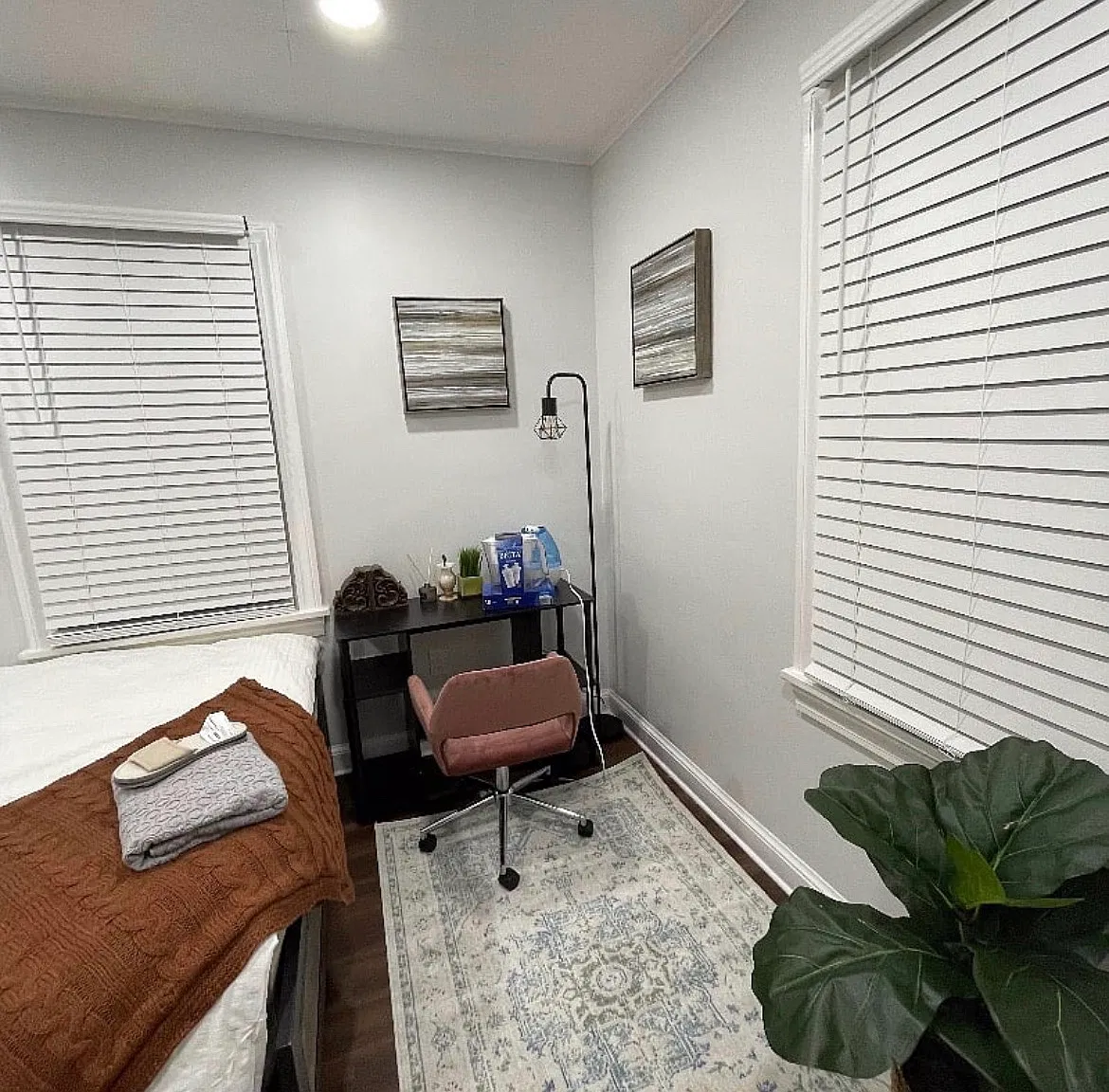 5003 Barnaby Ln — Photo 2
