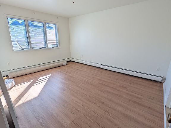 5th image of 59 Harding Ave