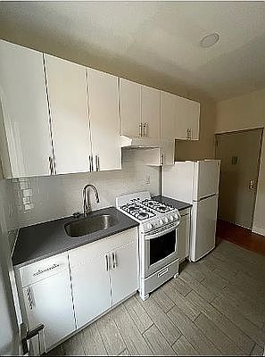 2nd image of 182 Norman Ave APT 3