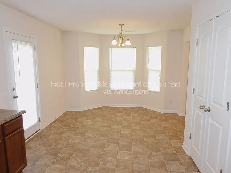 415 Hidden Brook Ln — Photo 6