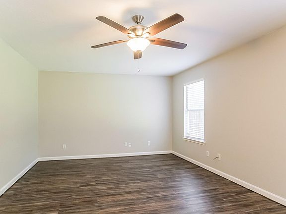 2nd image of 1910 Emerald Pathway Dr