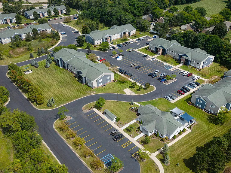 Discover our well-maintained community featuring ample parking and beautifully landscaped green spaces, professionally operated by Highlands Vista Group.
