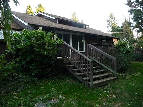 3rd image of 26301 Circle Dr NW