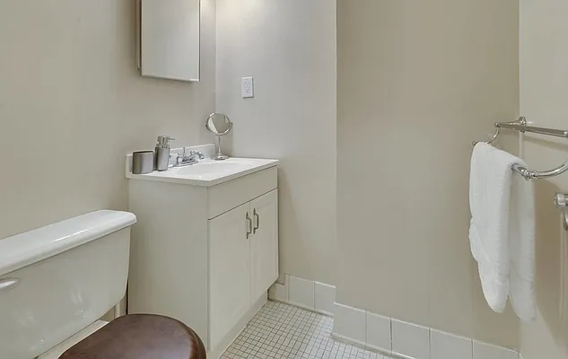 Rented by Douglas Elliman | media 32