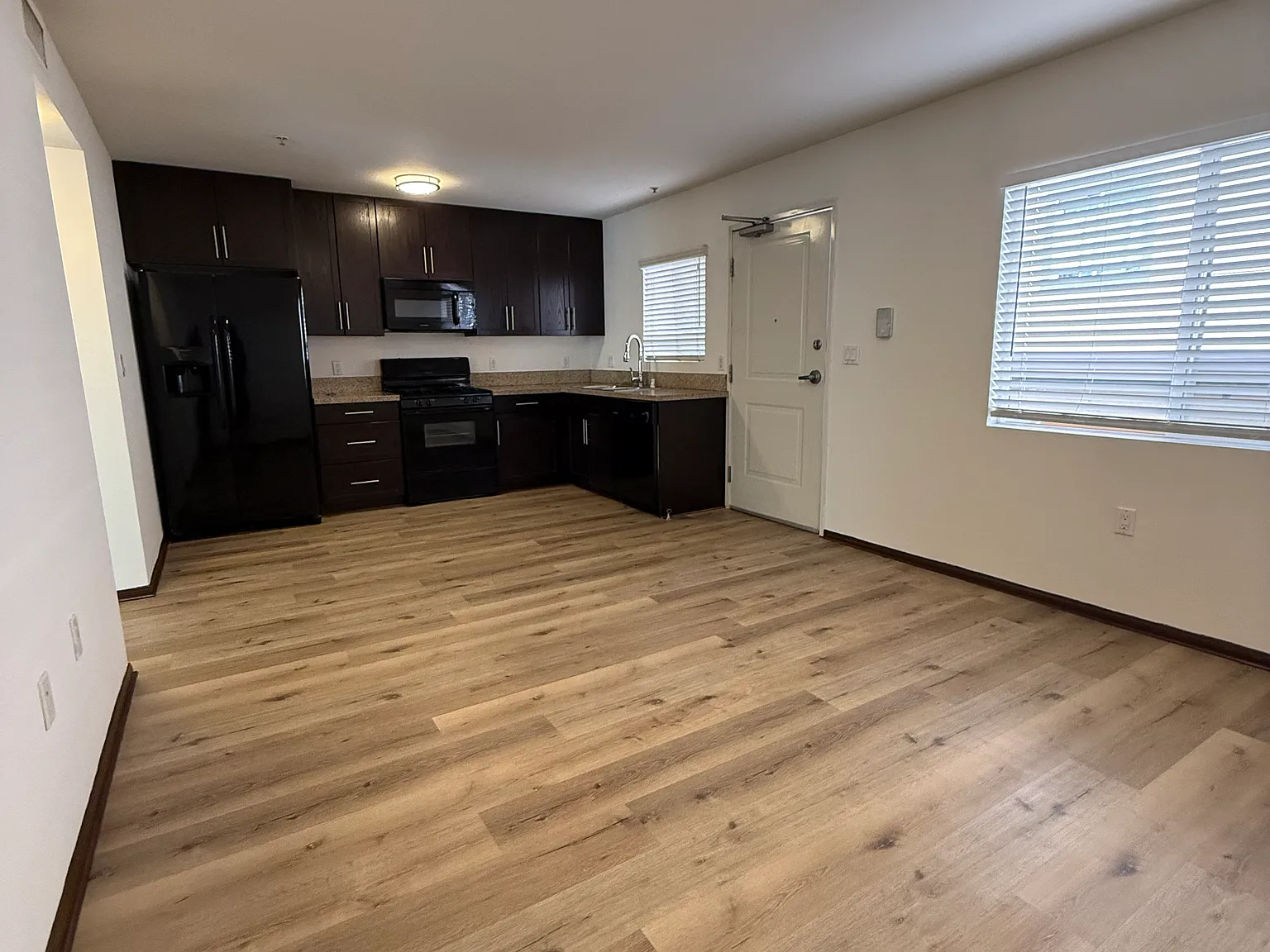 2 bed, 800 sqft, $2,295 — Photo 2