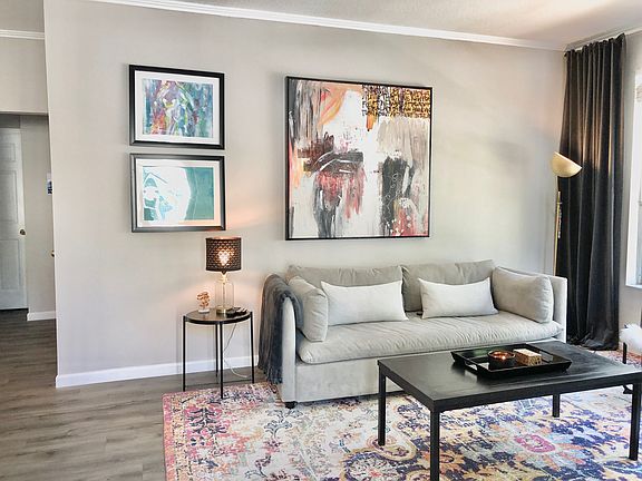 5th image of 13700 N Richmond Park Dr #202
