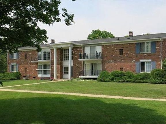 2nd image of 494 Fox Hills Dr N #5