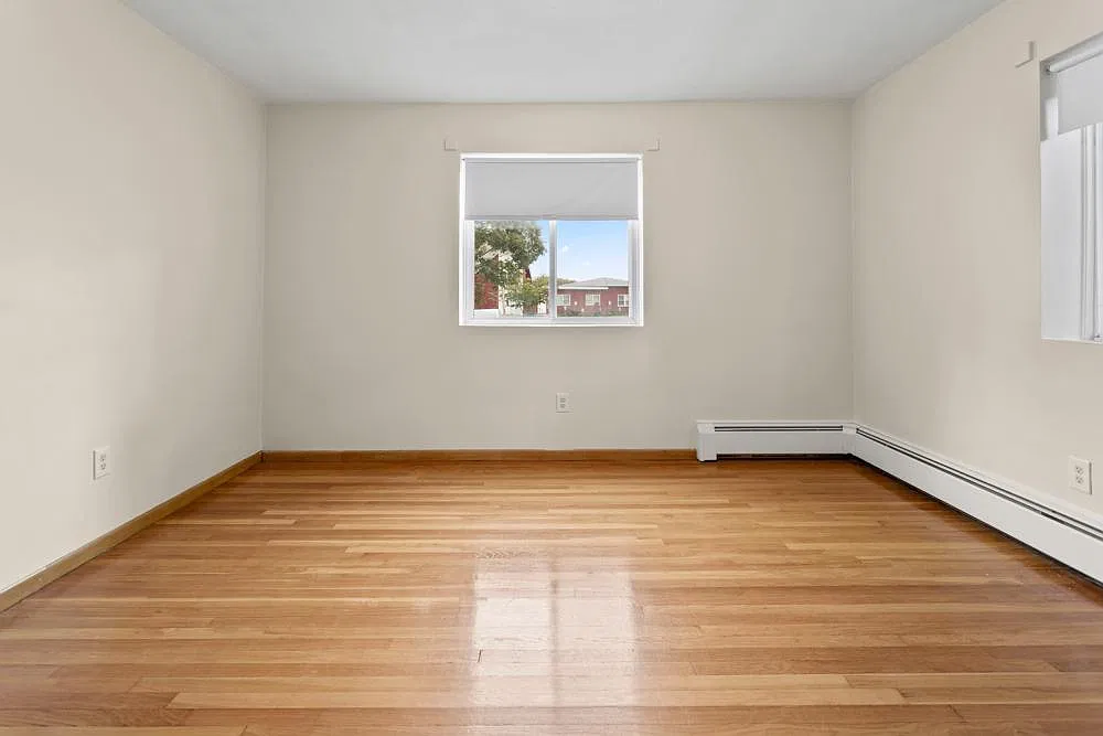 2 bed, 750 sqft, $2,400 — Photo 2