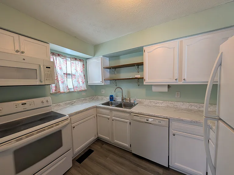 24 Dorset Ct — Photo 6