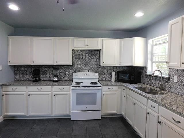 1st image of 2817 Polk St