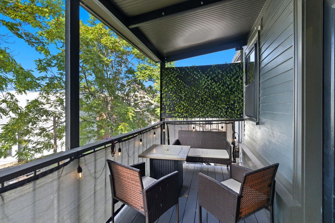 next background image