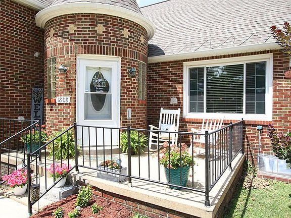 2nd image of 1808 Lemon Street Dr
