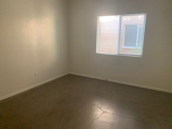 5th image of 330 W Medlock Dr #106