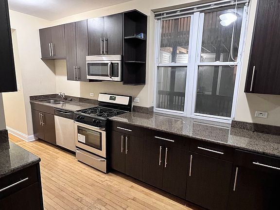 2nd image of 3605 W Leland Ave APT 3