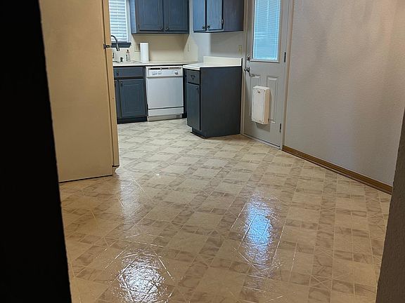 3rd image of 713 W Linden Dr