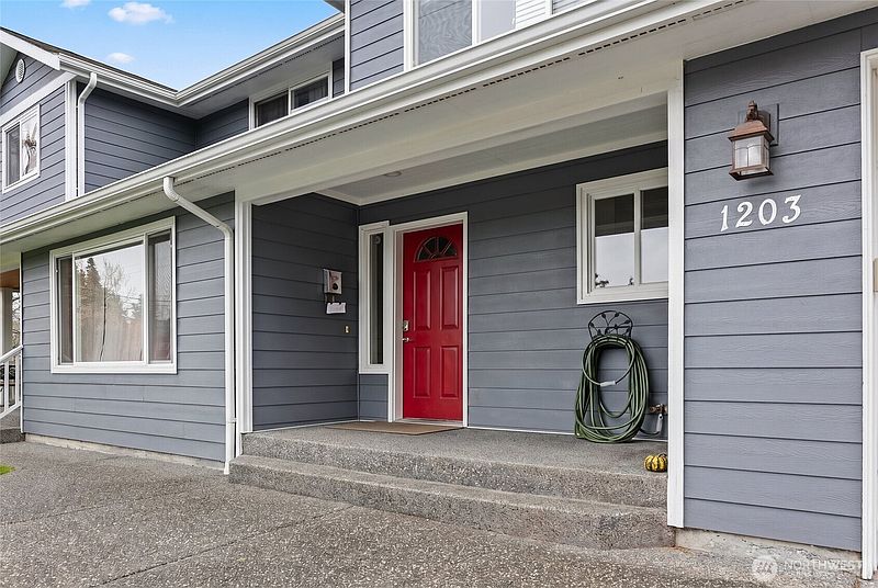 4th image of 1203 E Section Street