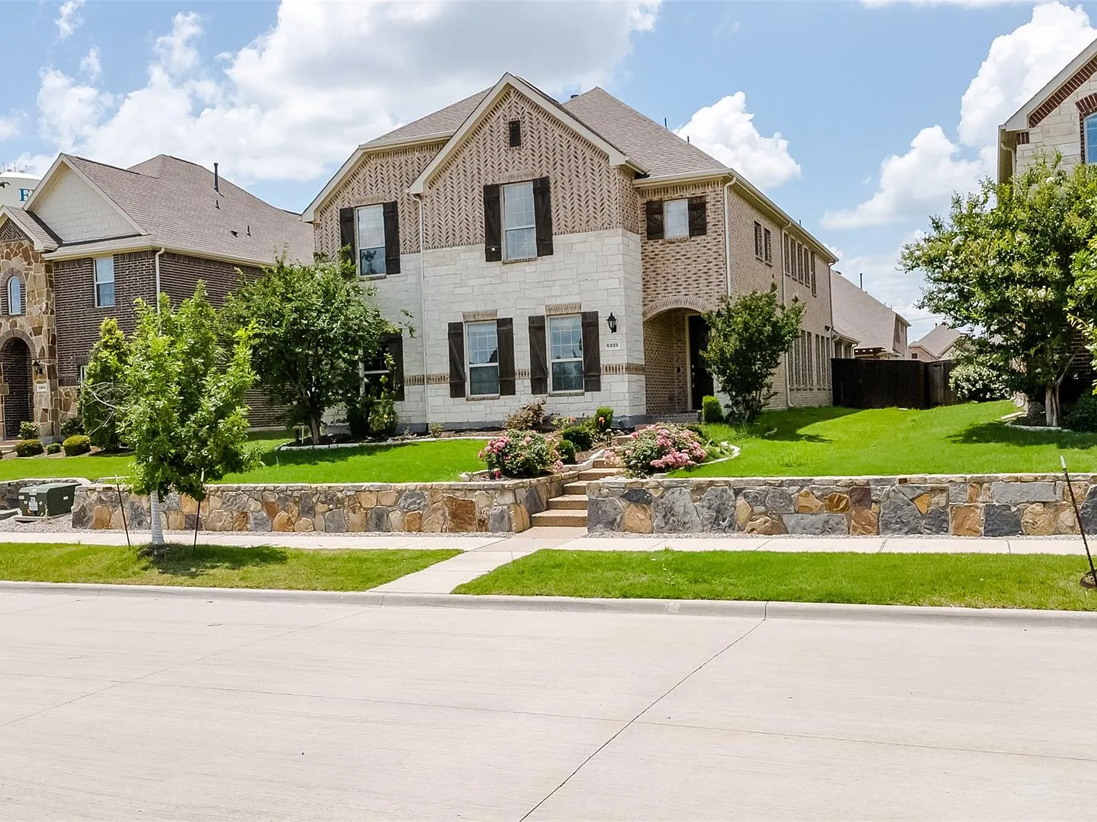 4 bed, 3688 sqft, $4,200 — Photo 3