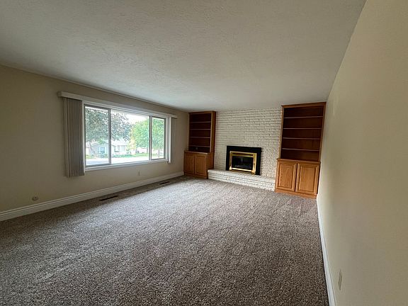 3rd image of 2690 Lois Ln