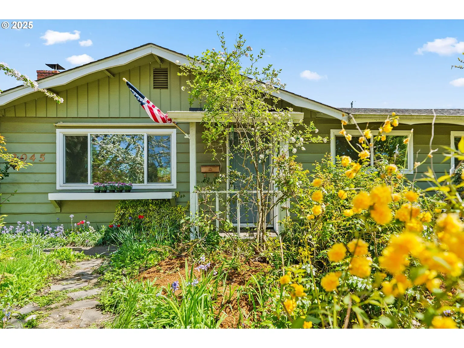 2045 Chambers St photo 1