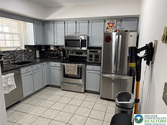 5th image of 2734 Columbia St