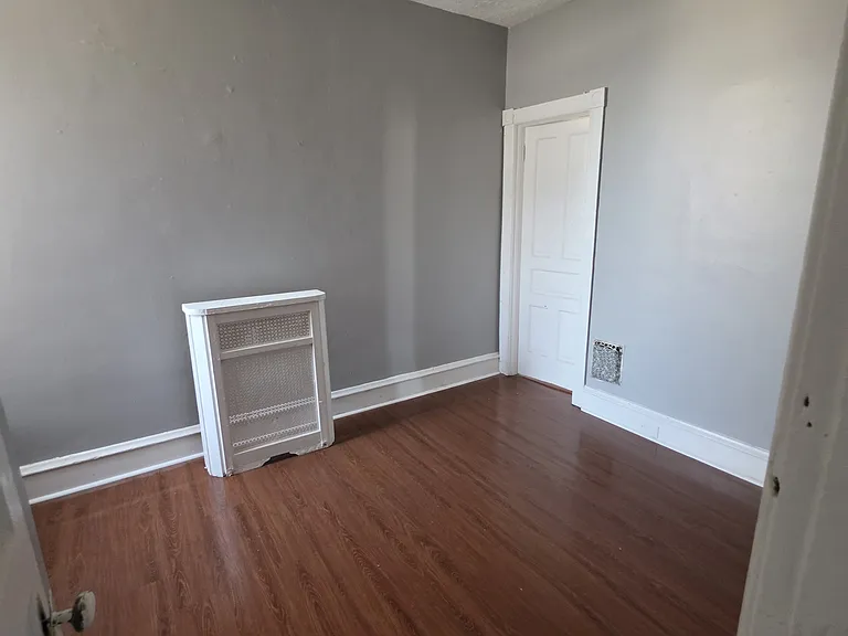 1228 W Oakdale St — Photo 2