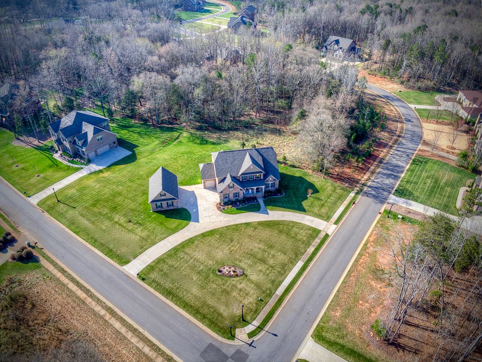 1st image of 1269 Lancashire Dr