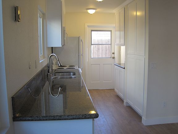 3rd image of 914 Missouri St APT 1