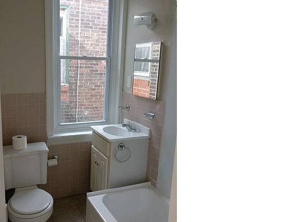3rd image of 2505 E Oakdale St