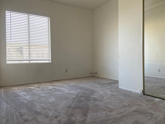 4th image of 1323 25th Ave