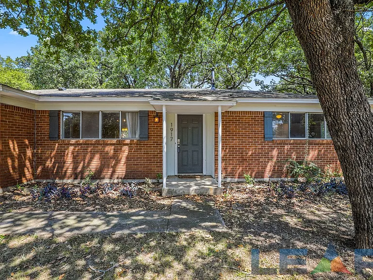 1917 Jacqueline Dr — Photo 2